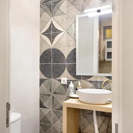 Village 4 Apartment *